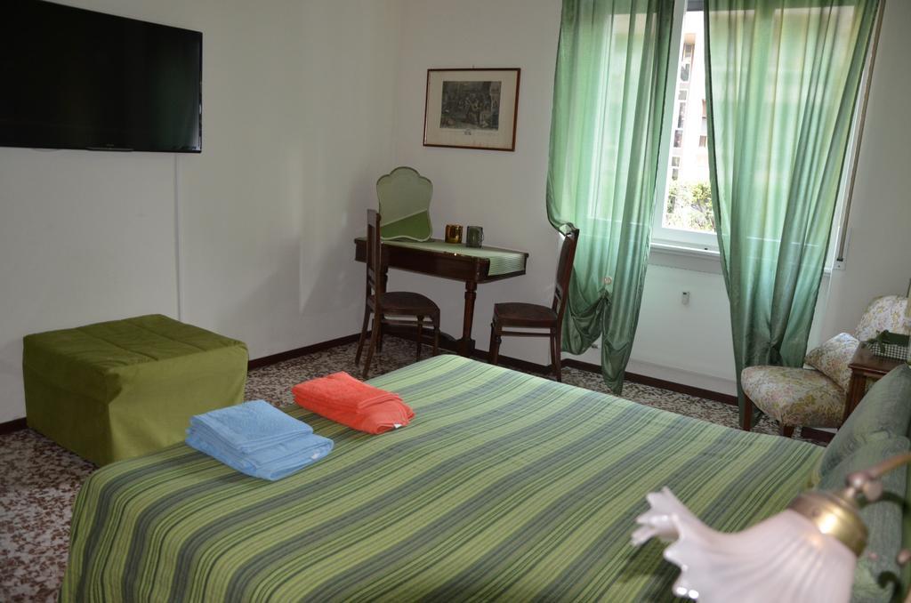 Green Quercia Apartment Como Room photo